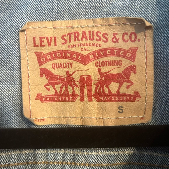 Levi’s trucker jacket, size small - Picture 3 of 4
